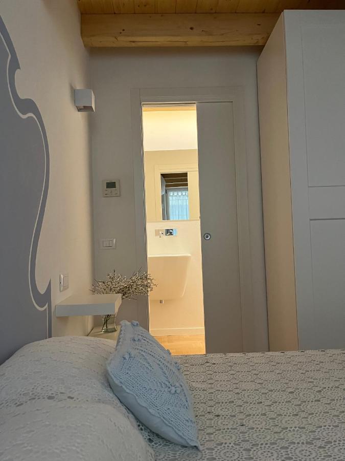 La Piccola Casa Al Lago - Intera Casa Con 3 Camere E 2 Box Salò Zewnętrze zdjęcie