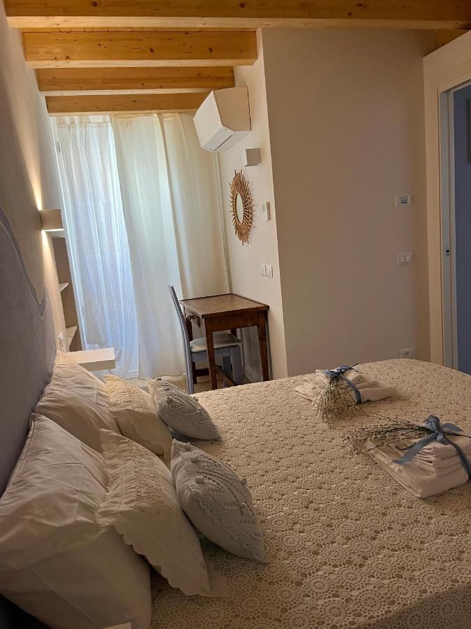La Piccola Casa Al Lago - Intera Casa Con 3 Camere E 2 Box Salò Zewnętrze zdjęcie