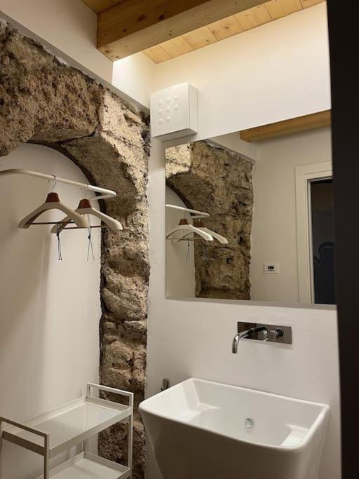 La Piccola Casa Al Lago - Intera Casa Con 3 Camere E 2 Box Salò Zewnętrze zdjęcie