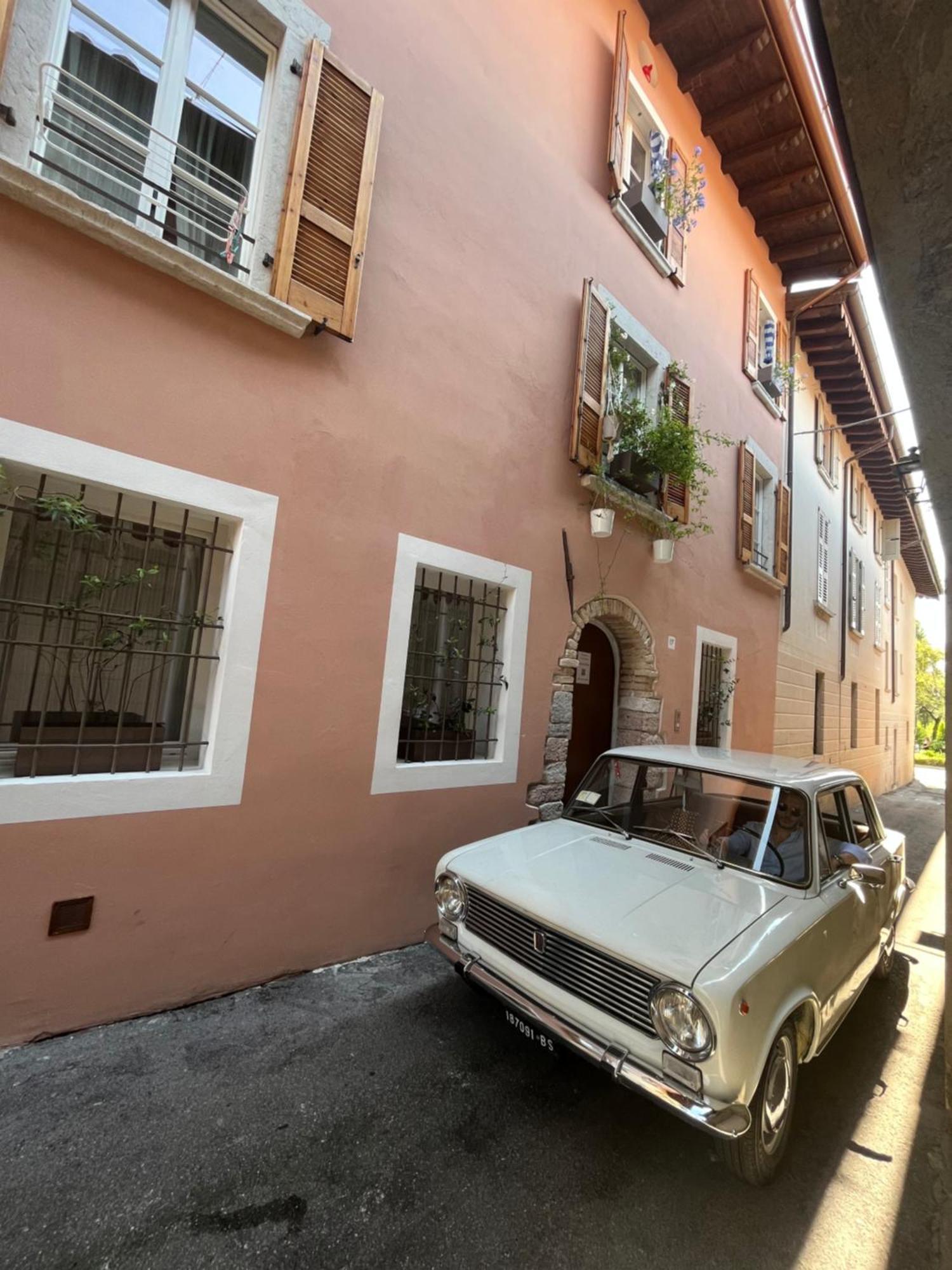 La Piccola Casa Al Lago - Intera Casa Con 3 Camere E 2 Box Salò Zewnętrze zdjęcie